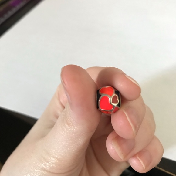 Red hot love charm - Picture 2 of 4